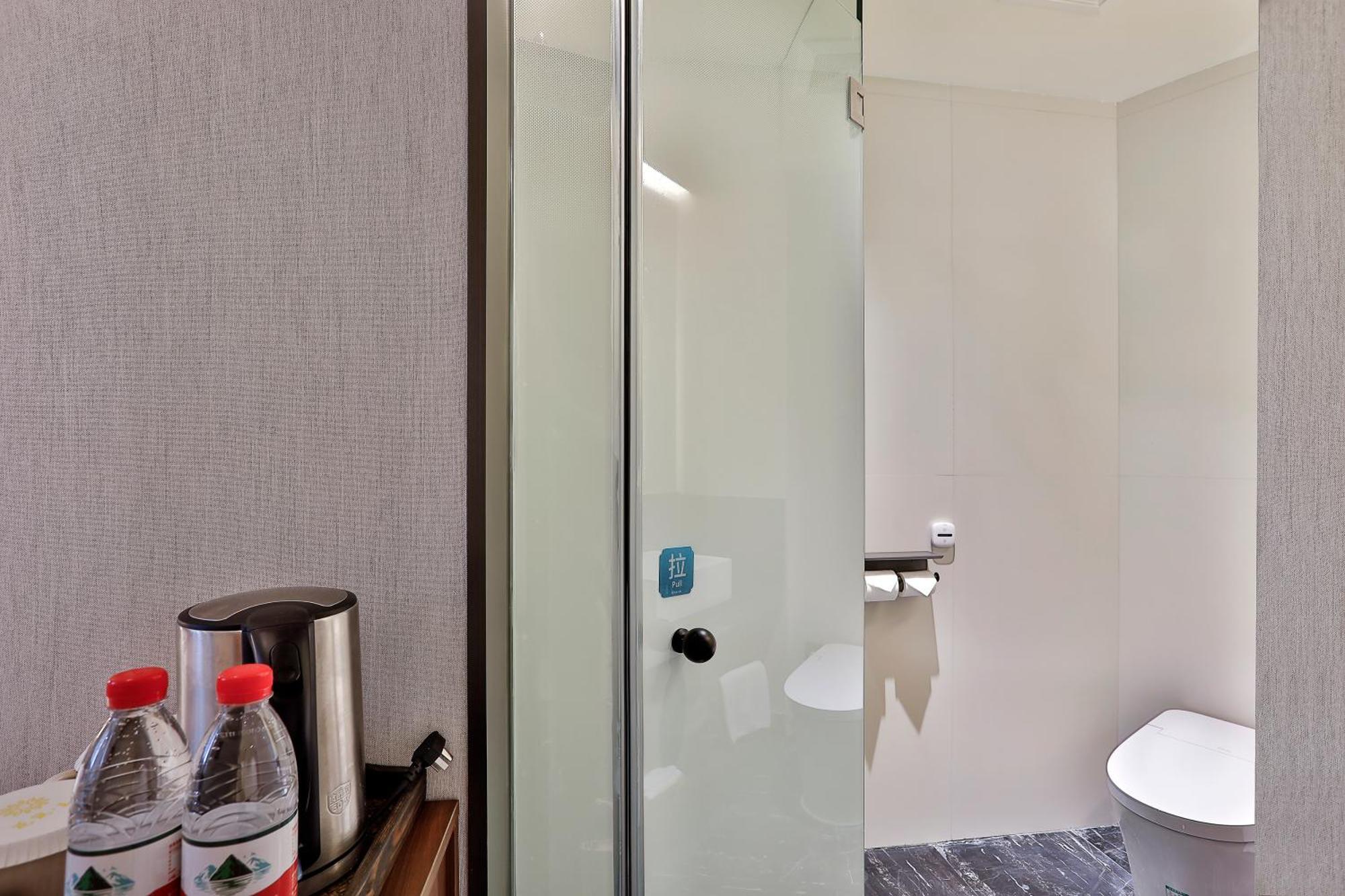 Yurong West Hotel 4*