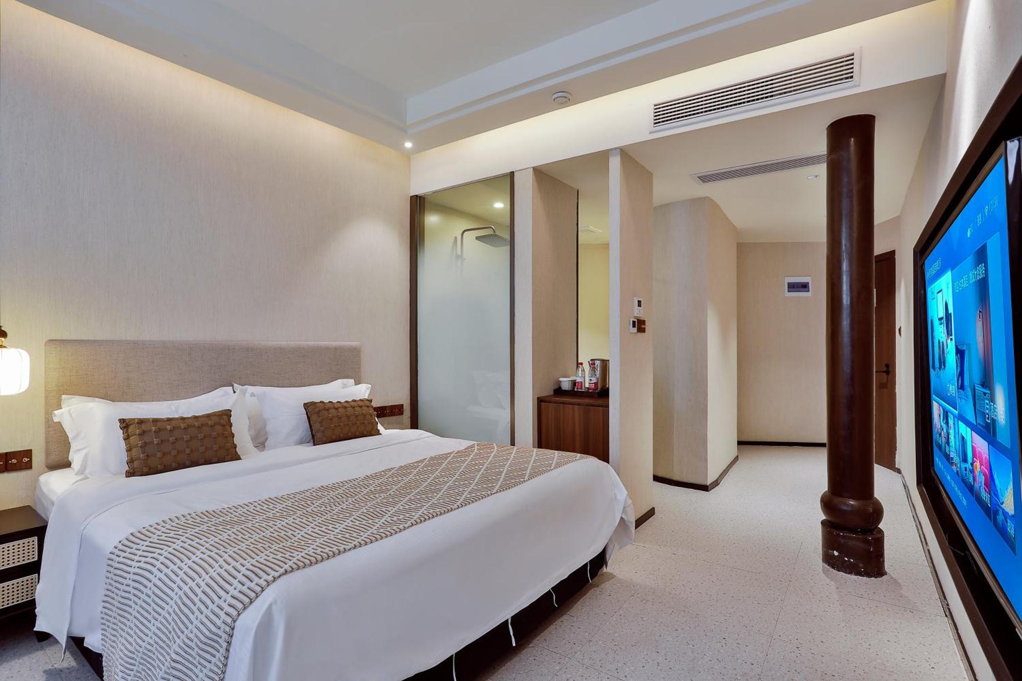 Hotel Yurong West 4*
