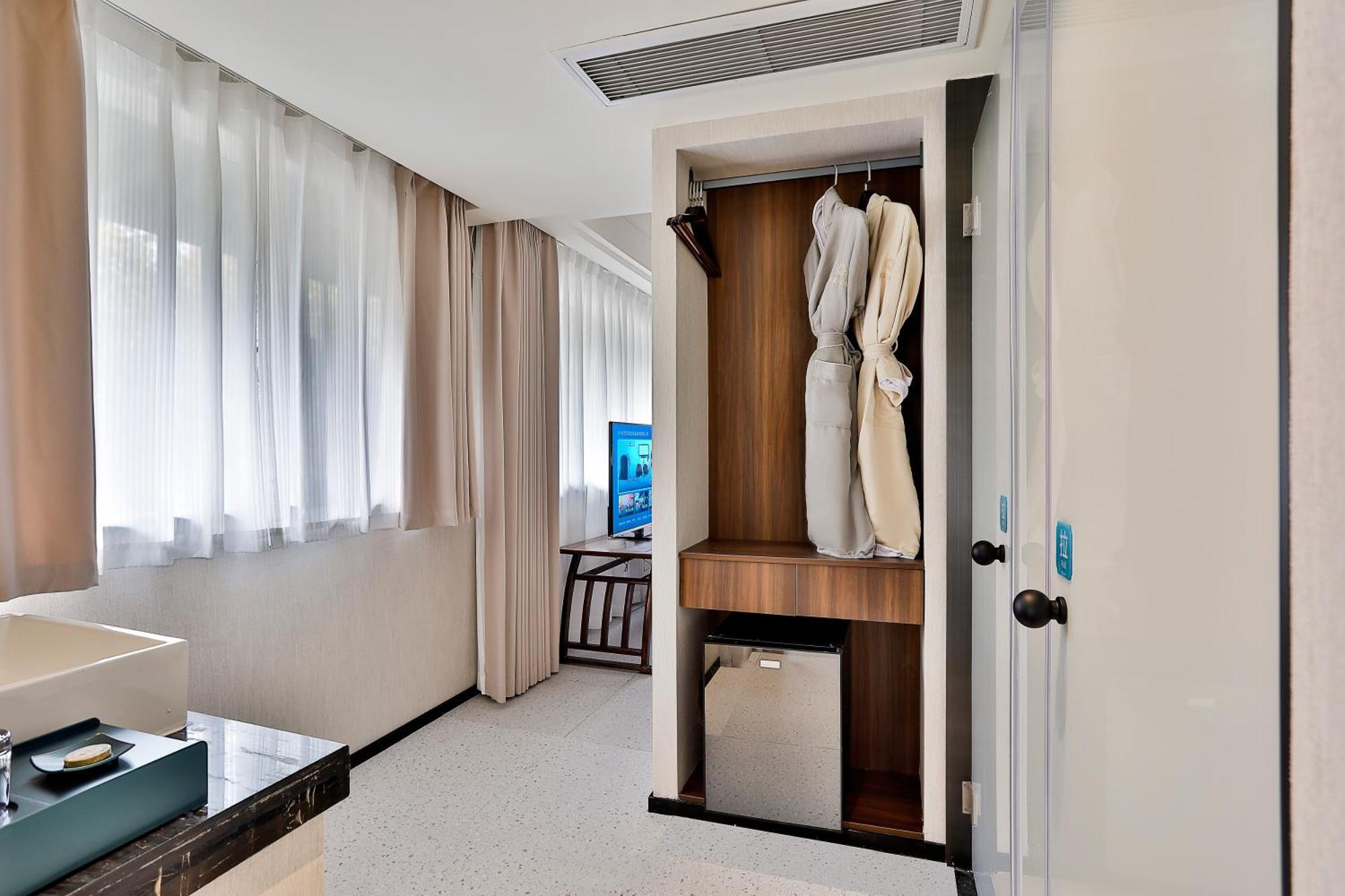 Hotel Yurong West